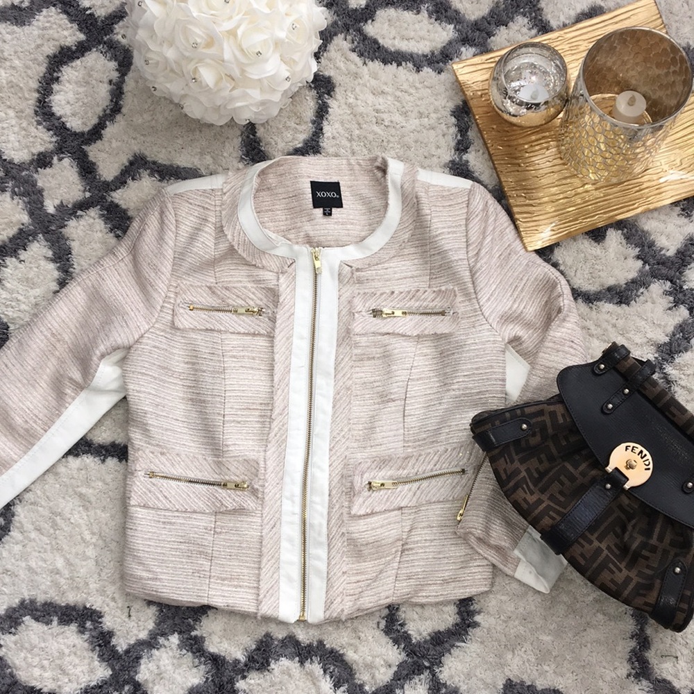 Beautiful XOXO blazer! 🔥